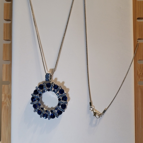 Long Circle pendant sweater necklace with blue and silver rhinestones - Picture 4 of 5